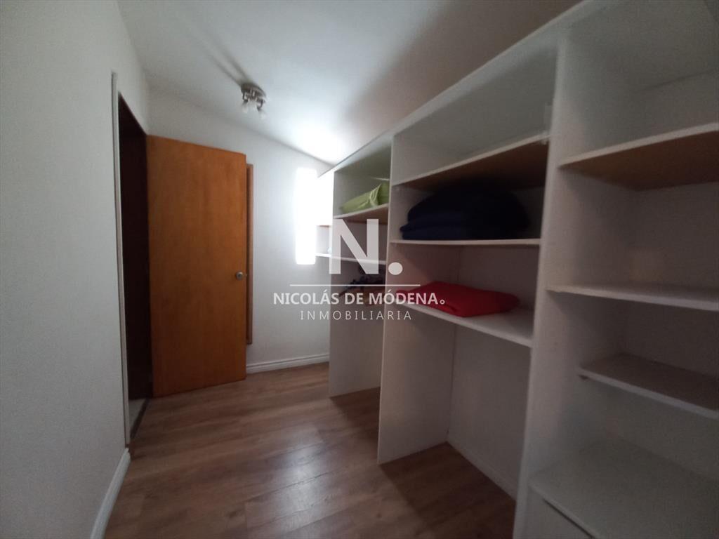 Vende casa de 3 dormitorios totalmente reformada.