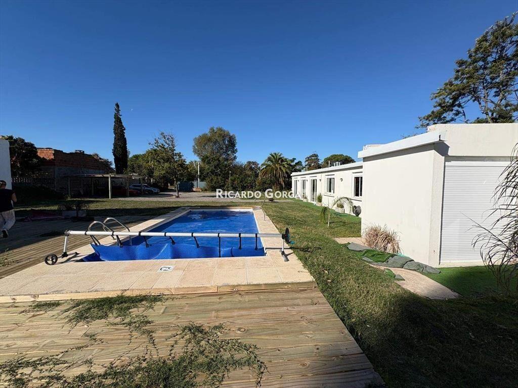 Casa en venta con renta de 6 dormitorios a metros de la ...