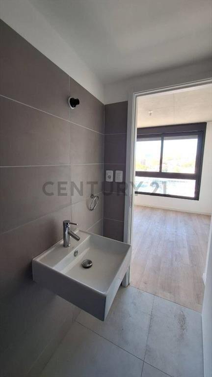Av. libertador piso alto .Venta apartamento 3 Dorm , 2 Ba...