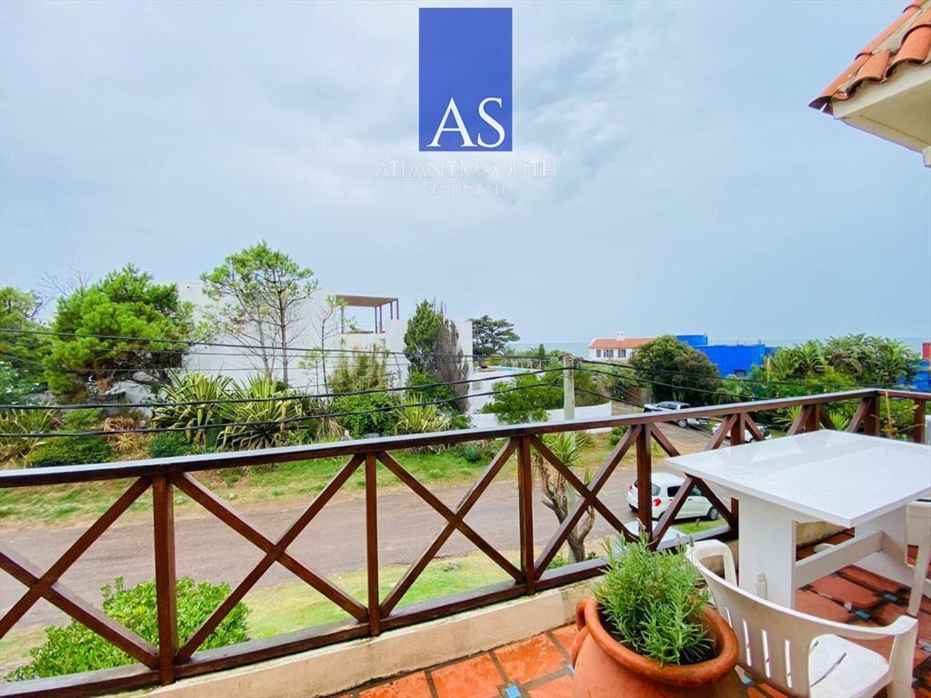 Apartamento 3 dormitorios 2 baños a metros del mar.