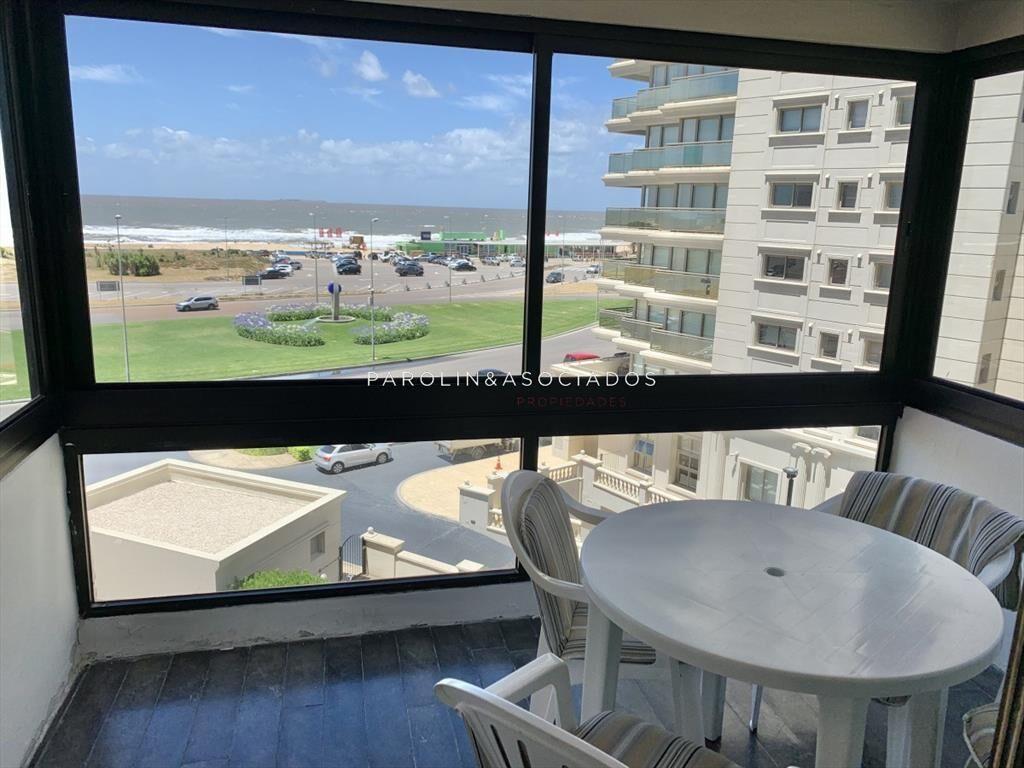 Apartamento en venta de 2 dormitorios en Parquemar Center B