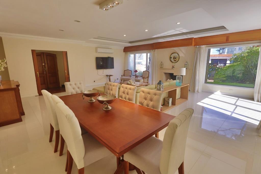 CASA EN VENTA 5 DORMITORIOS A METROS DE LA PLAYA