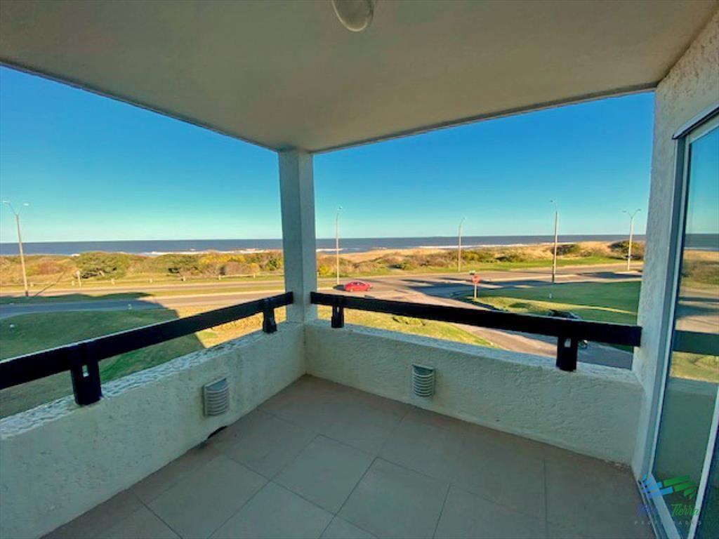 Apartamento de 3 dormitorios con vista al mar del