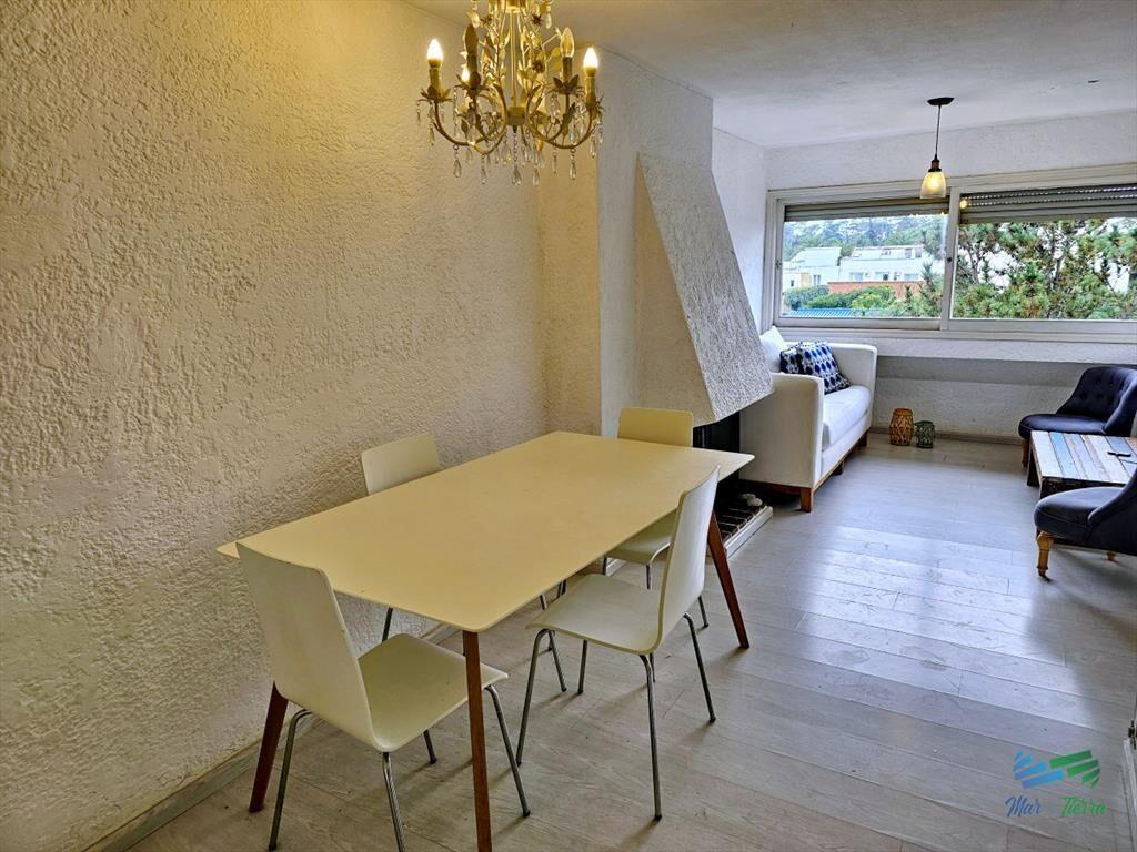 En venta apartamento 2 dormitorios con vista parcial a play