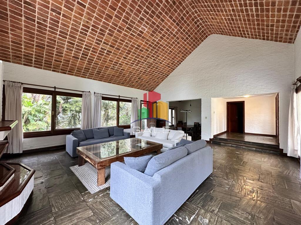 En venta casa en Barrio Golf, Punta del Este de 6