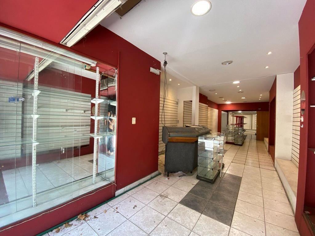 Local Comercial en Alquiler en 18 de Julio y cuareim. plaza