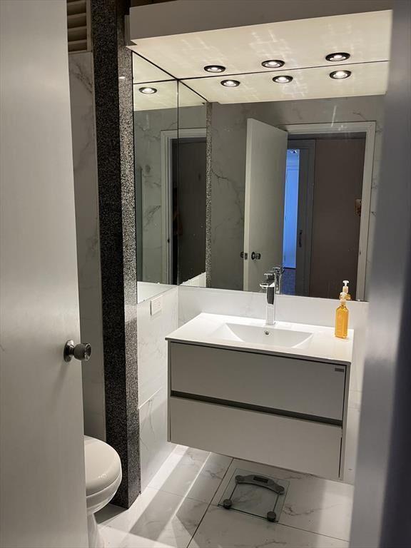 Alquiler apartamento 3 dormitorios Pocitos Rambla (muebles)