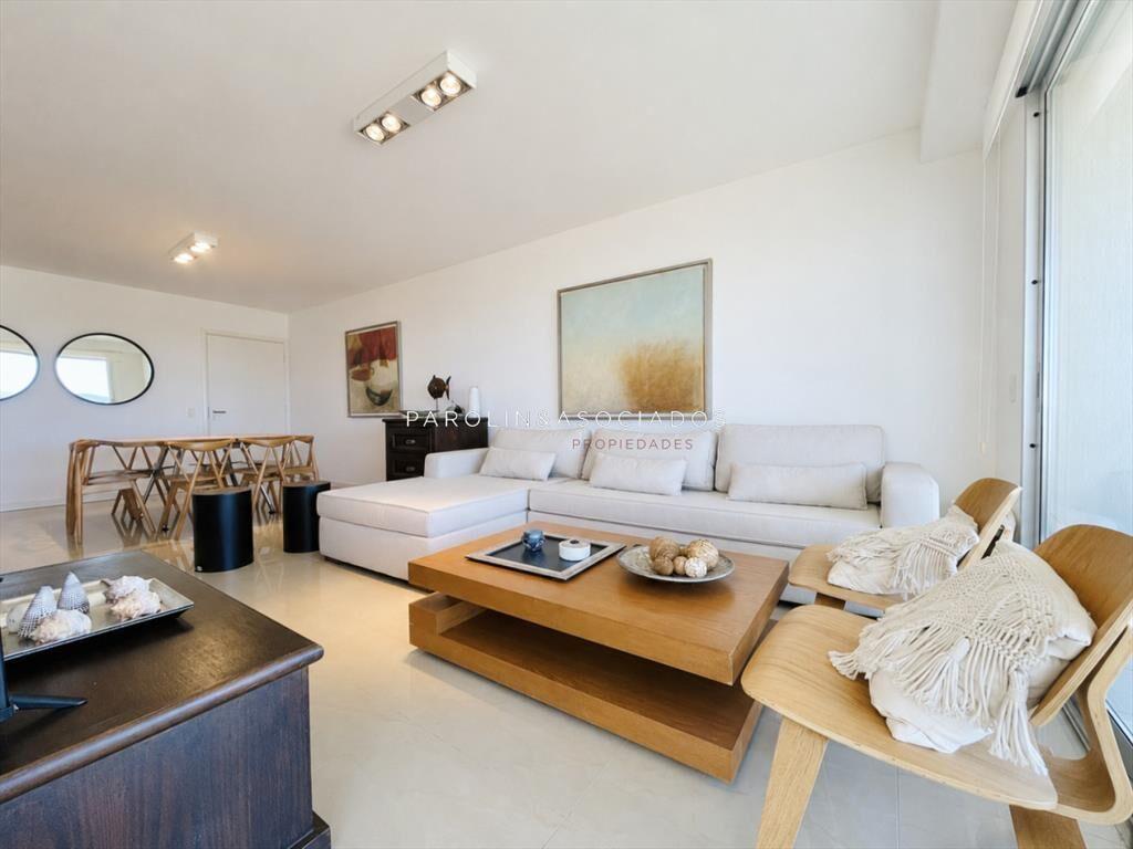 Penthouse de 3 Dormitorios en Primera Línea del