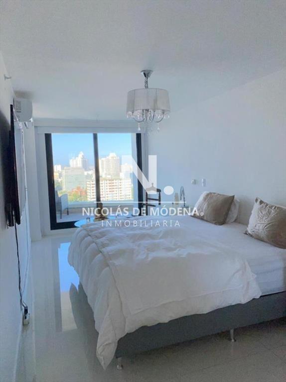 Apartamento de 3 dormitorios en suite con y en