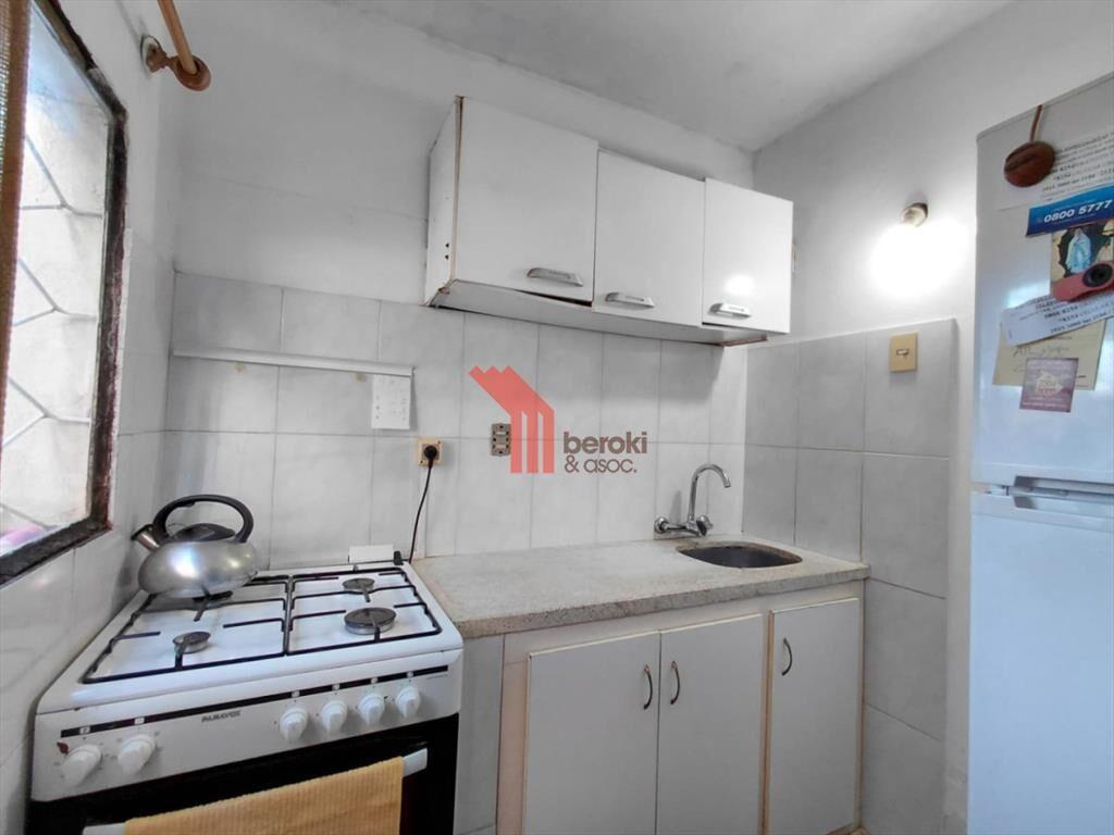 Venta casa, 2 dormitorios, frente y fondo con