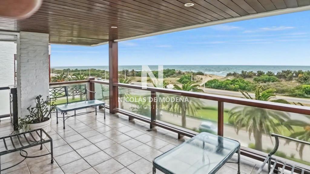En venta apartamento de 3 dormitorios en San con