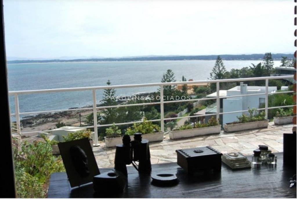 Venta de hermosa casa en punta ballena con la