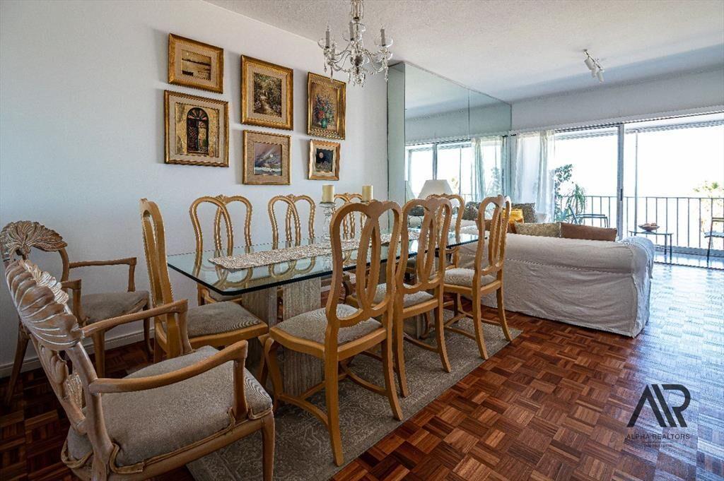 Venta Apartamento 3 dormitorios 3 baños c/cochera y serv...