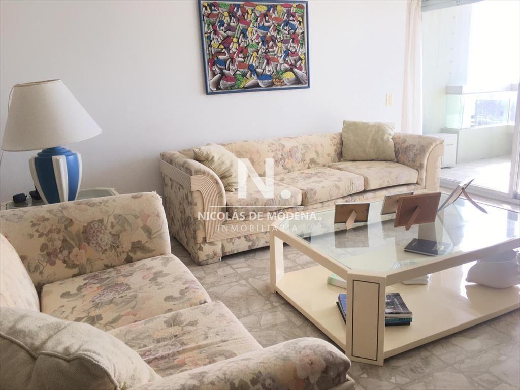 Apartamento en venta con vista al puerto