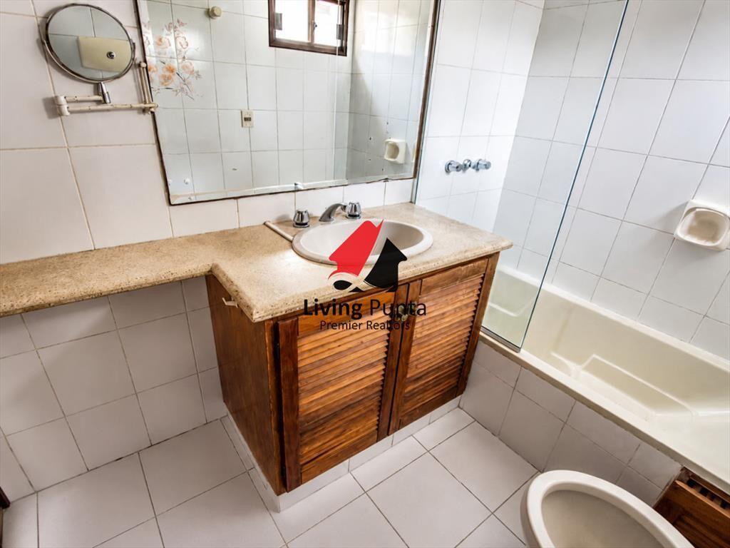 Vende apartamento impecable de 3 dormitorios con