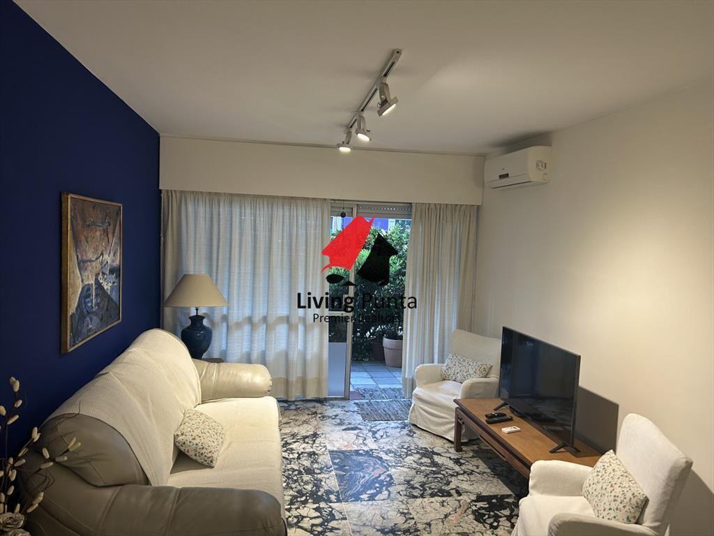 Hermoso apartamento estilo casita a una cuadra
