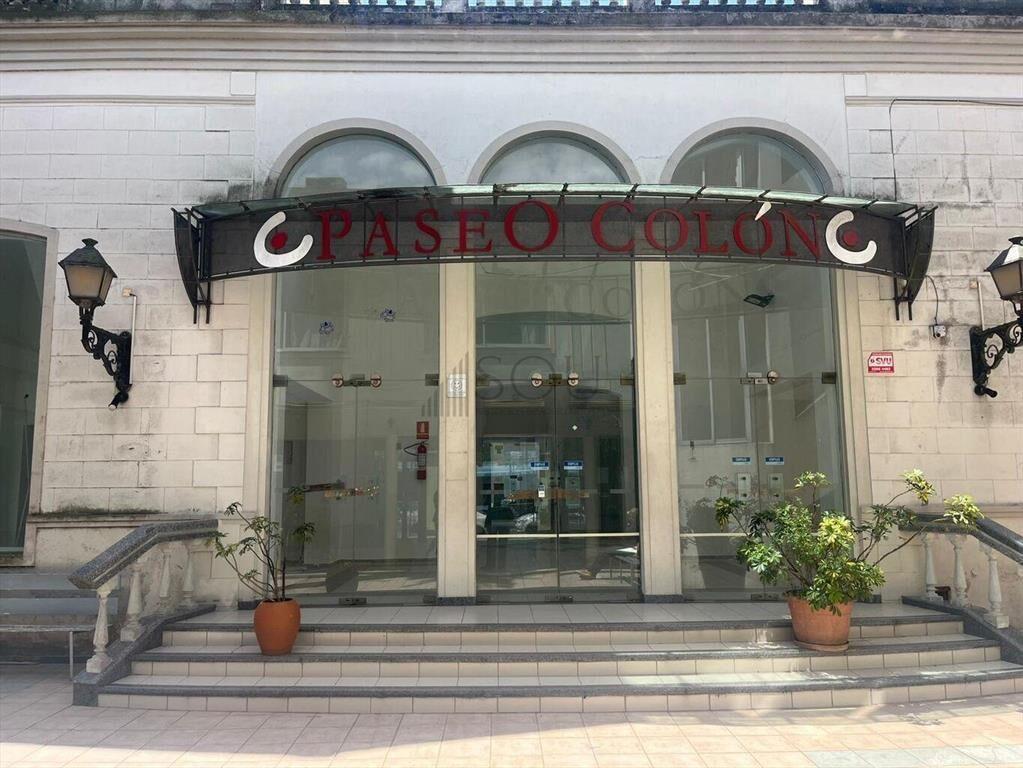 Se alquila gran local comercial en Colón