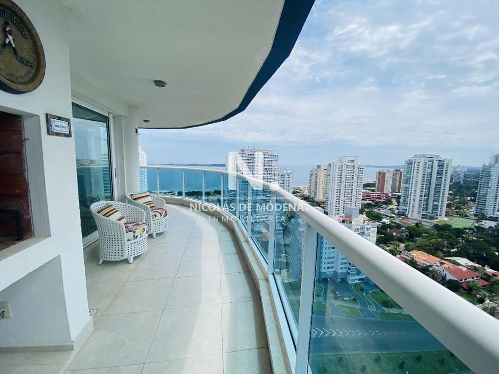 Apartamento en venta en de  3 dormitorios en  del