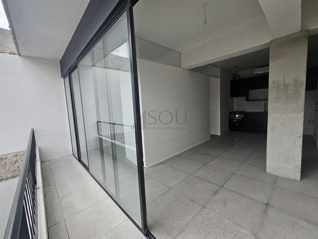 VENTA APARTAMENTO 1 DORMITORIO CON PATIO Y AZOTEA CON RENTA
