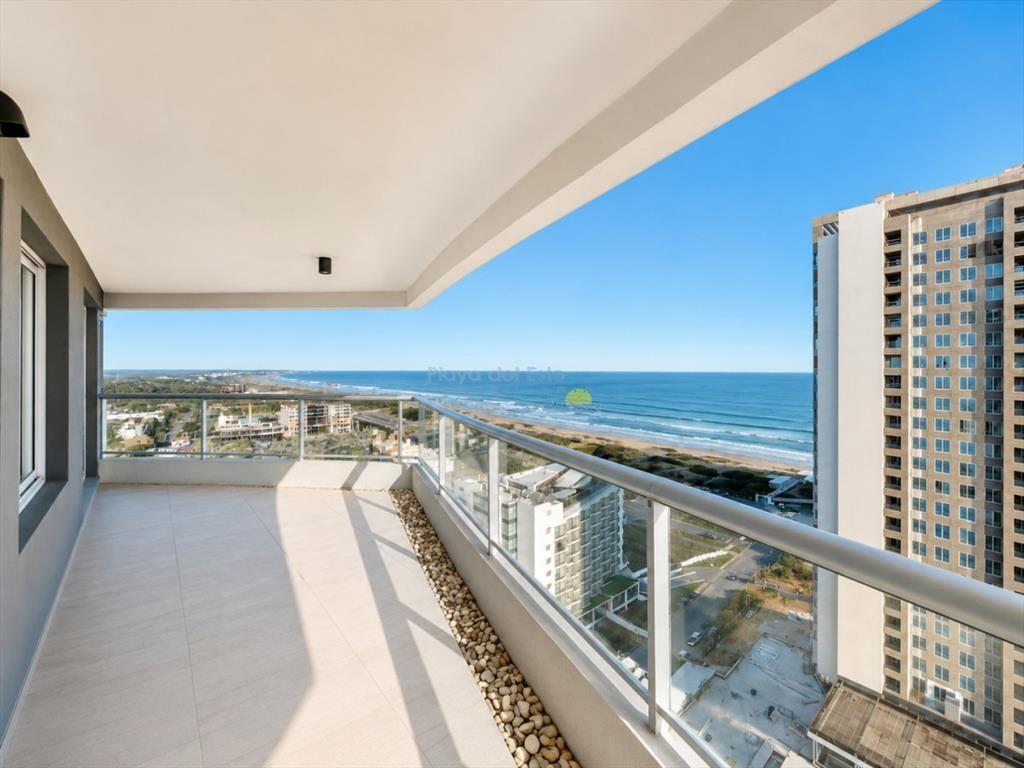 Apartamento de 3 Dormitorios y Dependencia, con y