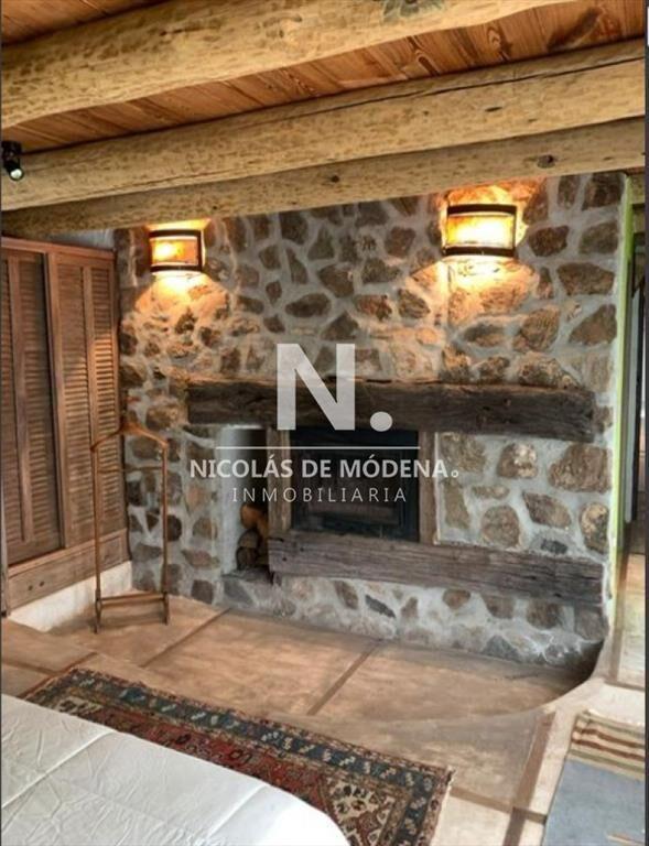 Vende impecable casa, de 3 dormitorios, con en
