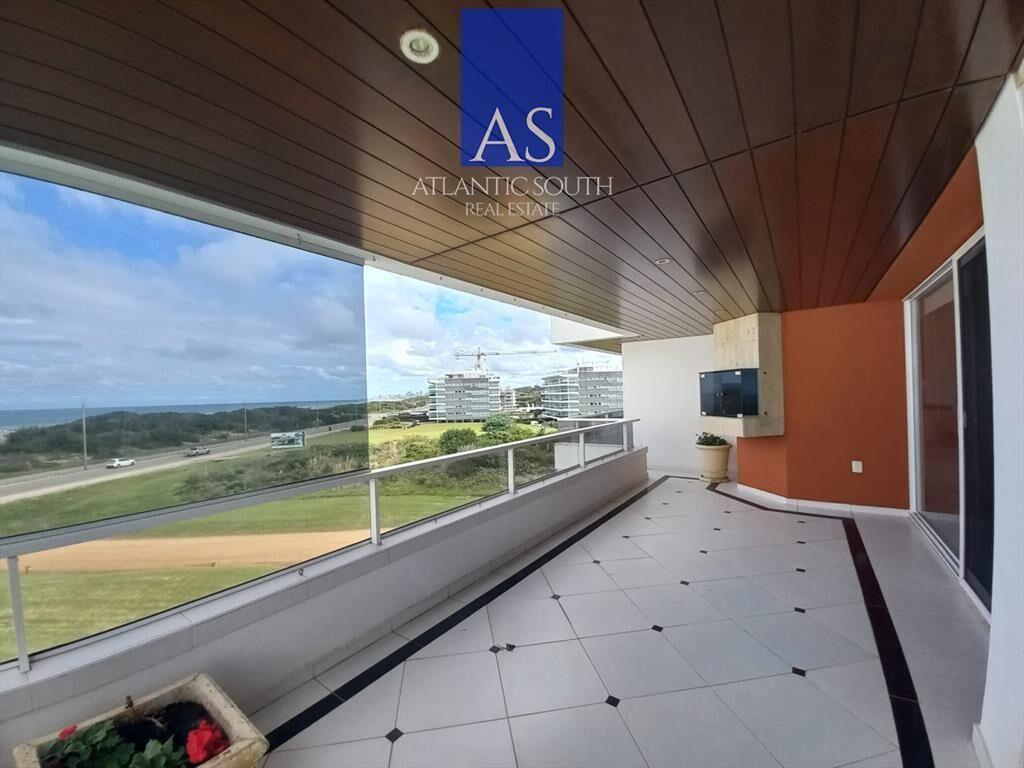 Apartamento en Aguas Azules, 4 dormitorios frente
