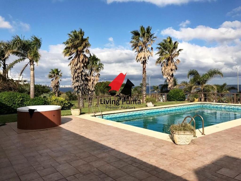 Casa en venta Playa Mansa 4 dormitorios ideal para proyecto