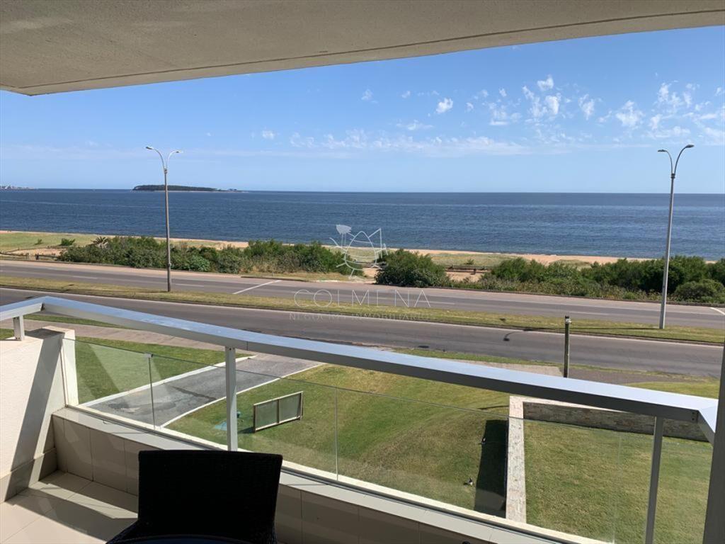 Apartamento con muy buena vista primera linea al
