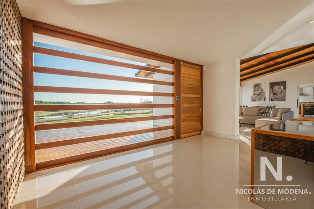 CASA EN VENTA - Pueblo Mio, 4 dormitorios, Manantiales