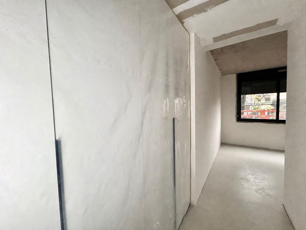 Venta apartamento 2 dormitorios con patio en Pocitos a estr