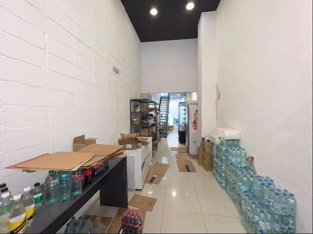 ALQUILER LOCAL DE 100M2 EN ARENAL GRANDE Y MARTÍN GARCÍA