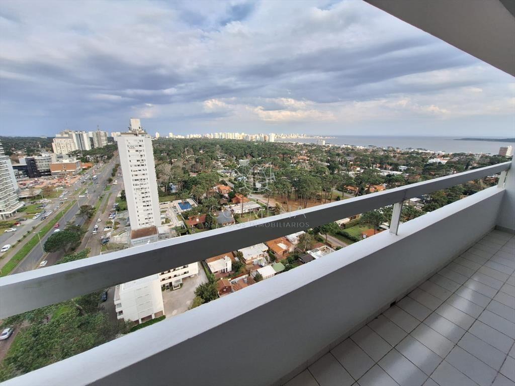 Muy buen apartamento en Roosevelt