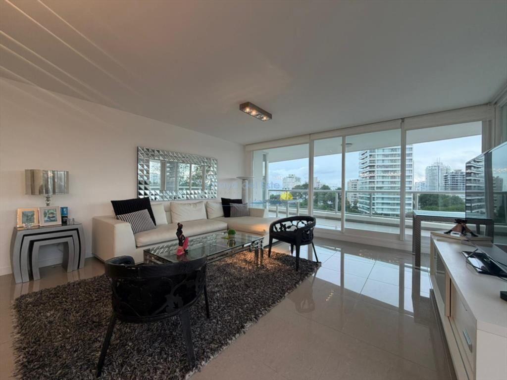 Apartamento en Venta de 4 dormitorios en Torre ,