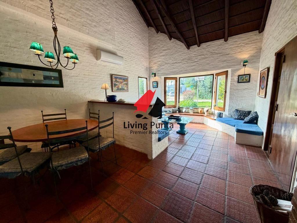 Hermosa casa en venta con piscina en punta del