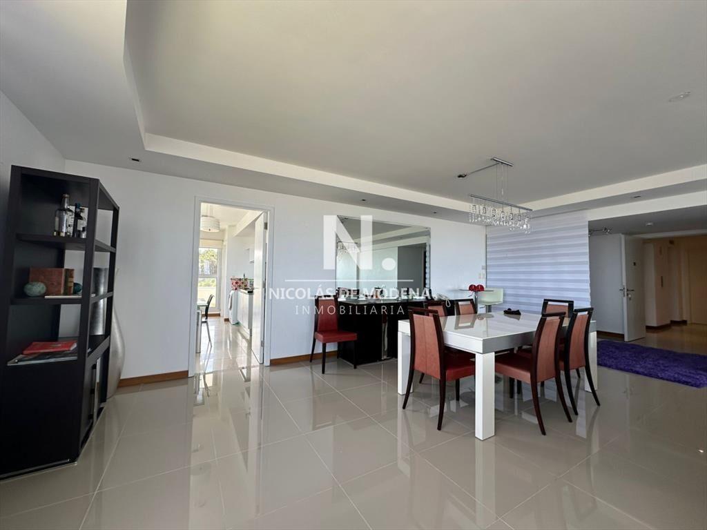En venta apartamento de 3 dormitorios en suite en