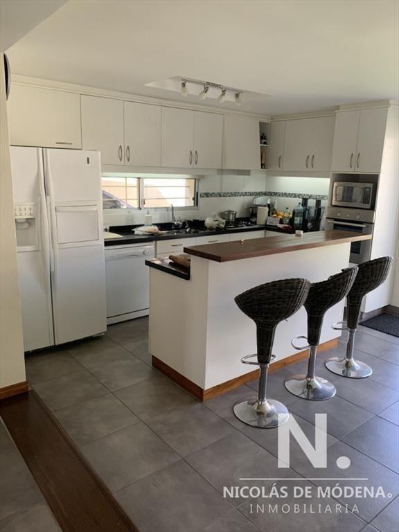 Casa de Cuatro dormitorios completamente reciclada en Venta