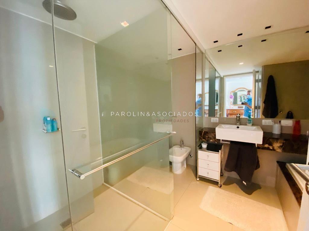 Apartamento en venta de 3 dormitorios en Tiburón
