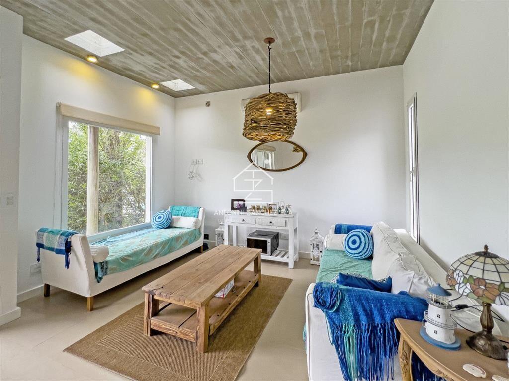 Casa en venta de dos dormitorios en Altos de Montoya