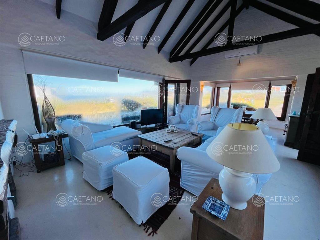 Preciosa casa en Montoya a metros del mar. Muy