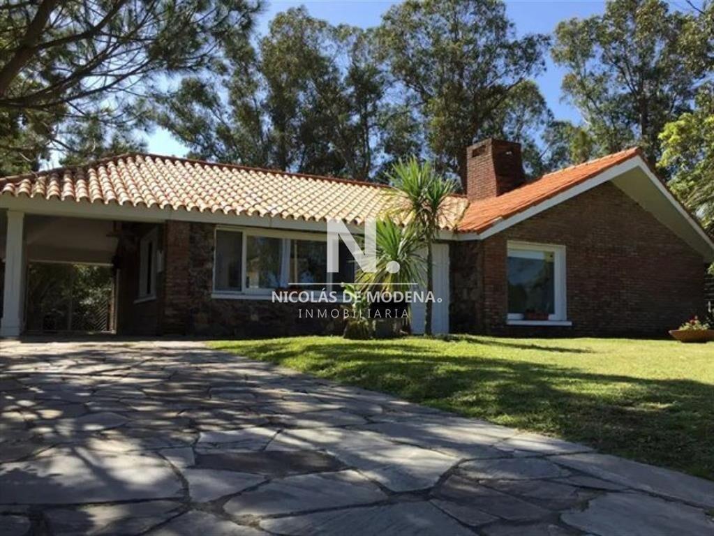 Vende casa en Pinares, cercania a la playa de 3 dormitorios