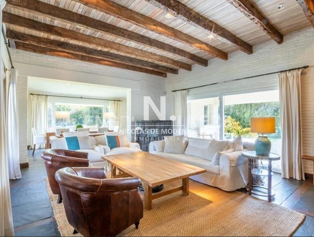 Hermosa casa en playa mansa a metros del mar, muy