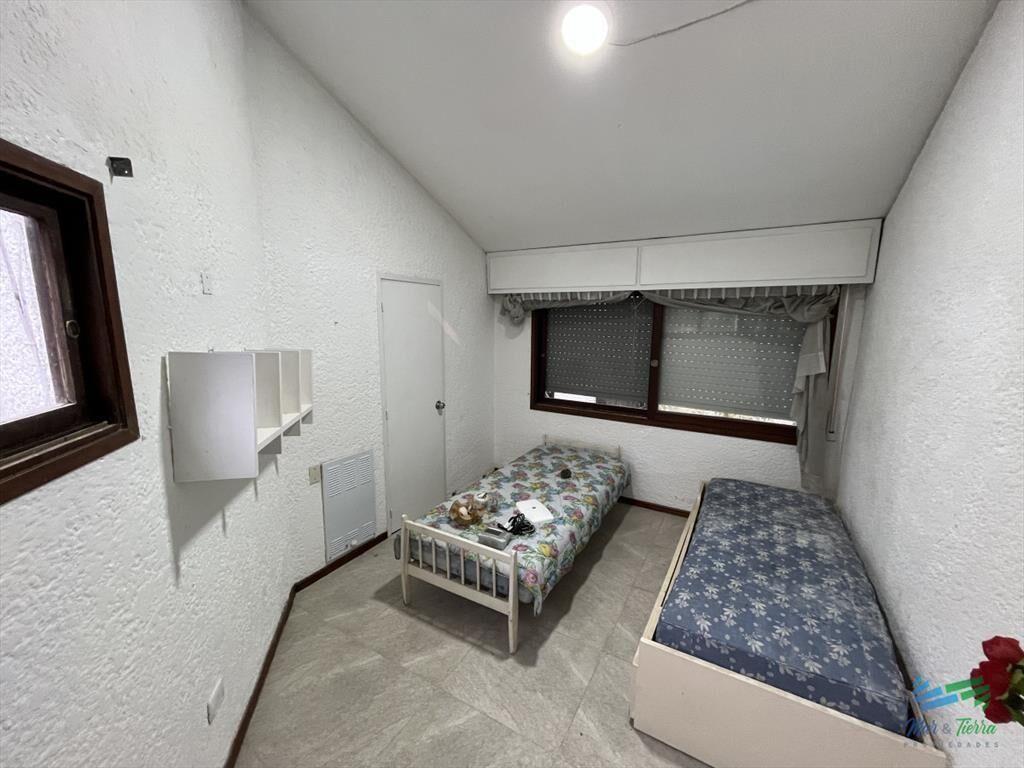 En venta casa 5 dormitorios y piscina, Cantegril,