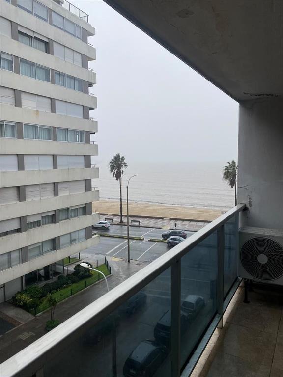 Venta Apartamento 2 dormitorios, balcón, cochera y terraza