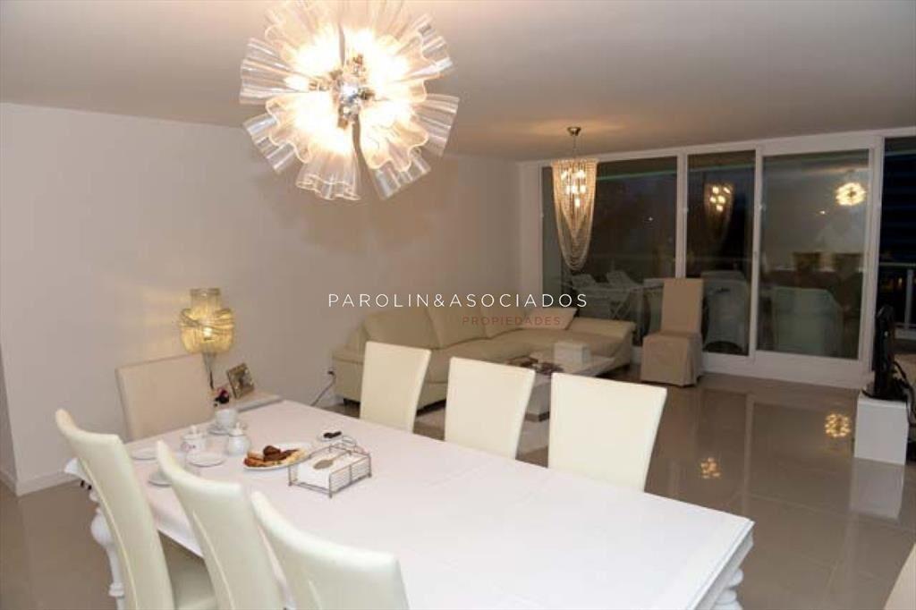 Departamento en Venta de 3 Dormitorios + en Torre