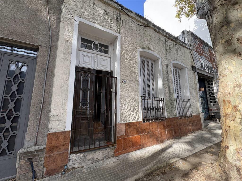 Venta de Casa con 2 dormitorios y patio en Cordón Sur