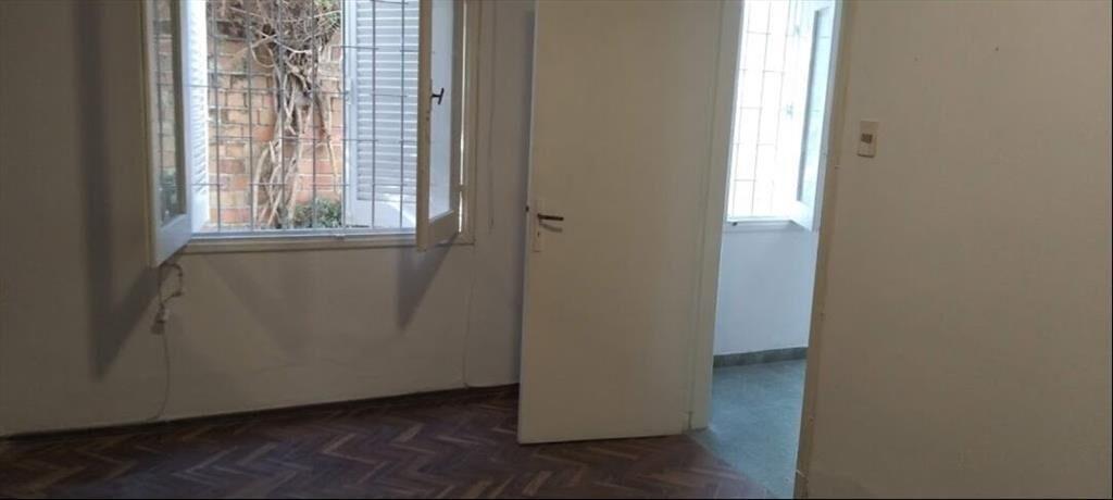 VENDO APARTAMENTO 1 DORMITORIO CON PATIO con RENTA