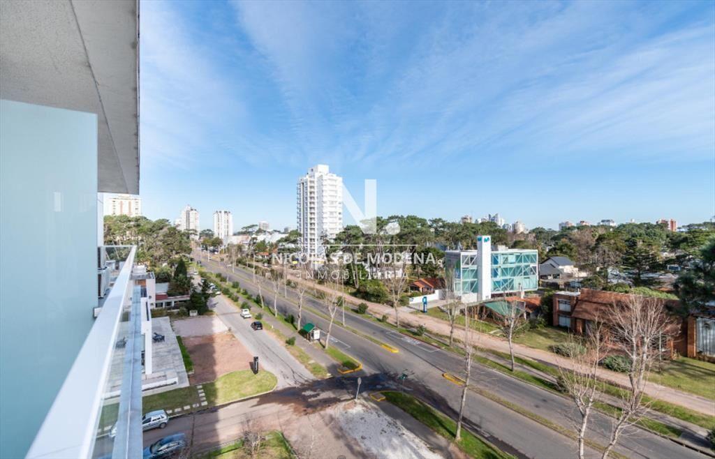 Vende apartamento con vista al mar de 2 dormitorios en Roos