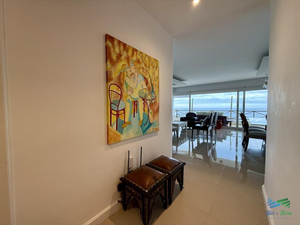 En venta apartamento 3 dormitorios en frente al