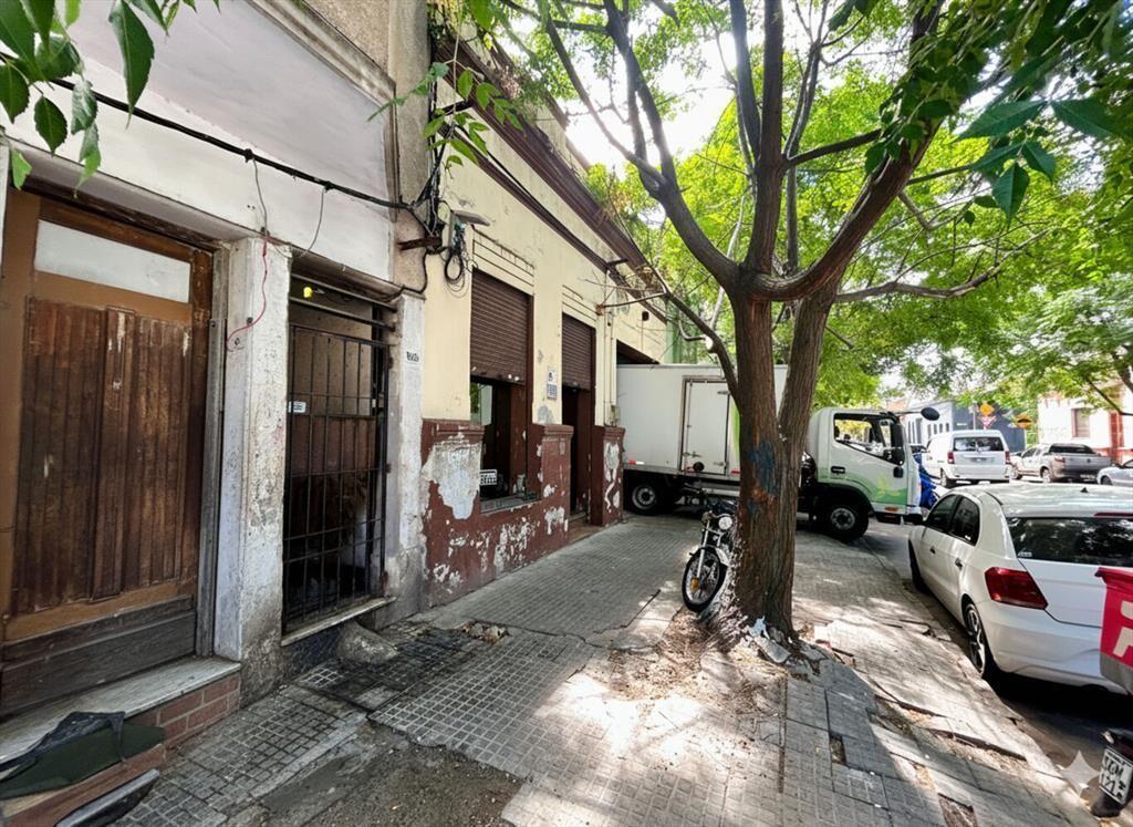 LOCAL / DEPÓSITO CON PADRÓN ÚNICO – GRAN METRAJE Y ENTRADA