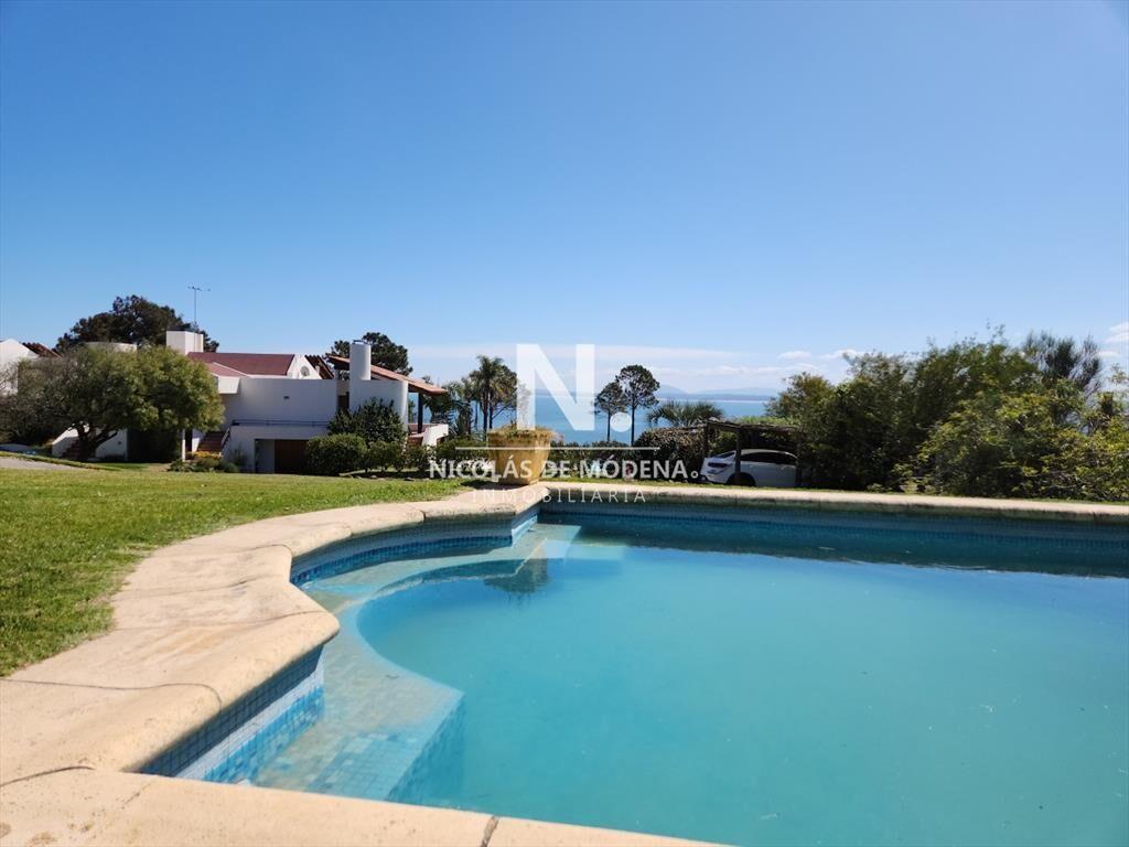 HERMOSA CASA EN  PUNTA BALLENA,  VISTA AL MAR